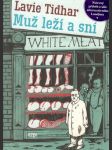 Muž leží a sní - náhled