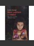 Mezi peklem a nadějí - náhled