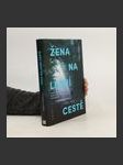Žena na lesní cestě - náhled