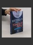 Stéblo na hladině řeky - náhled