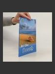 Oxford Read and Discover: Level 1: At the Beach - náhled